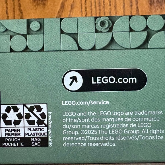 Lego Botanicals Pretty Pink Flower Bouquet - Picture 6 of 6